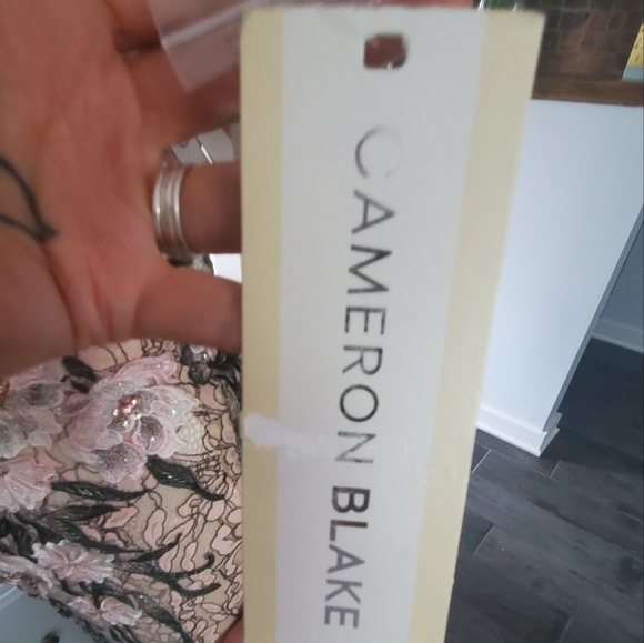 Formal beaded sheath gown. - Picture 6 of 6